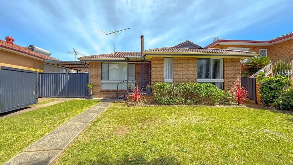 4 & 4A Canterbury Road, St Johns Park, NSW 2176