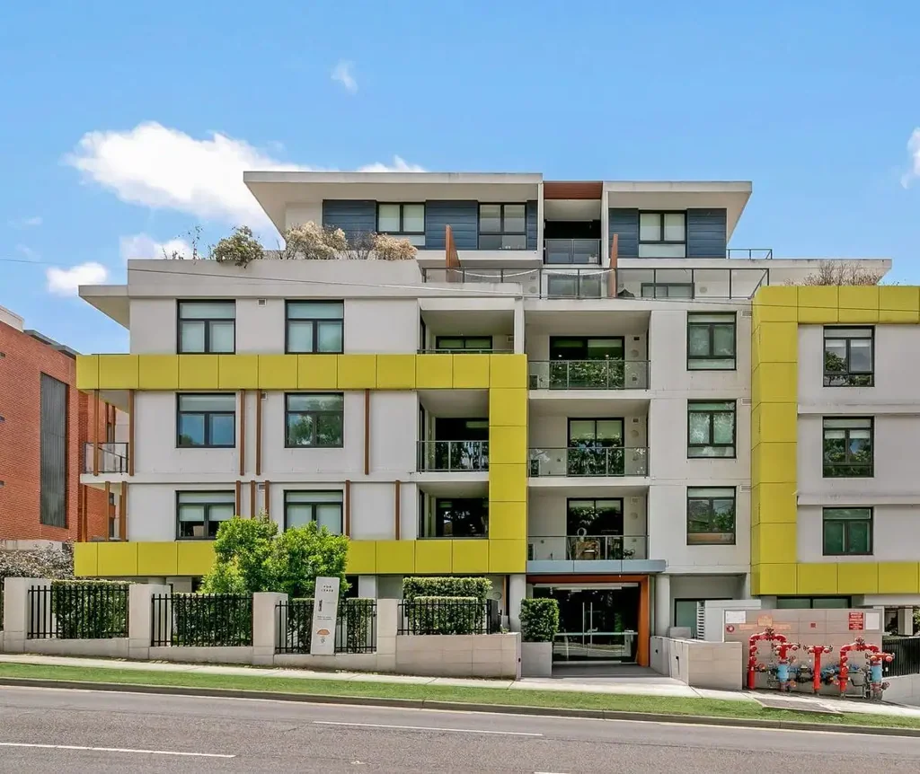 2 BED FULLY FURNISHED APARTMENT - MODERN, SPACIOUS & IMMACULATE