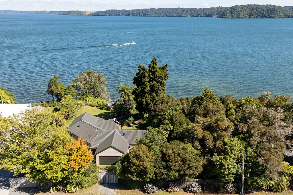 Rotoiti Forest 3房  Stunning Lakefront Haven at Rotoiti
