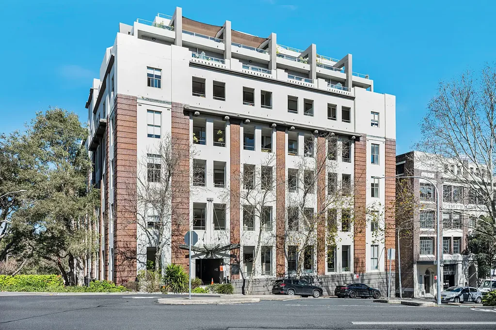 Surry Hills 1 Bedroom New York Style - Warehouse Apartment with Lofty Ceilings