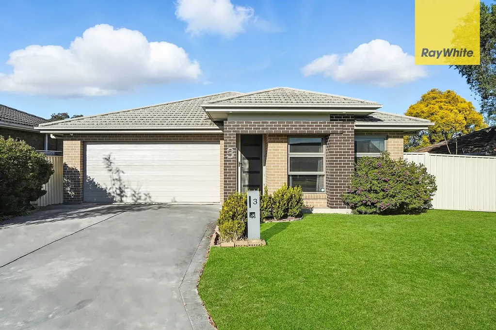 MODERN FAMILY HOME IN GREAT LOCATION!