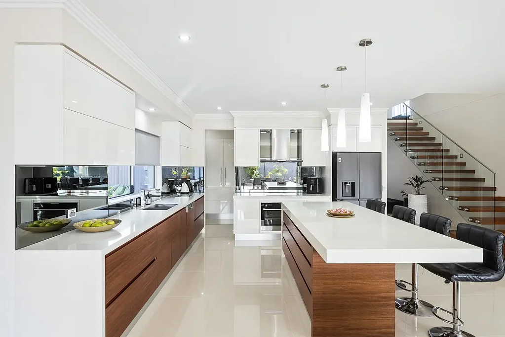Shell Cove 4 Slaapkamer The Ultimate Coastal Home: Luxury, Lifestyle & 6-Car Garage or Storage