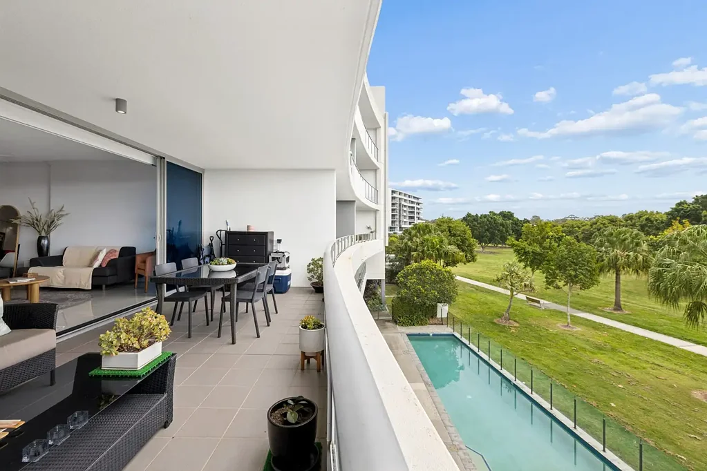 Biggera Waters 2 Slaapkamer Coastal Lifestyle, Spacious & Investment Appeal in a Prime Location