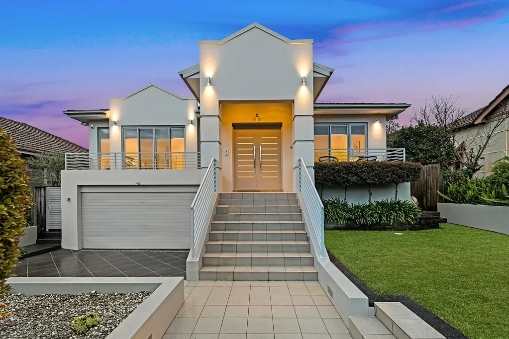 South Hurstville 4침실 Quality Home in a Prestigious Location