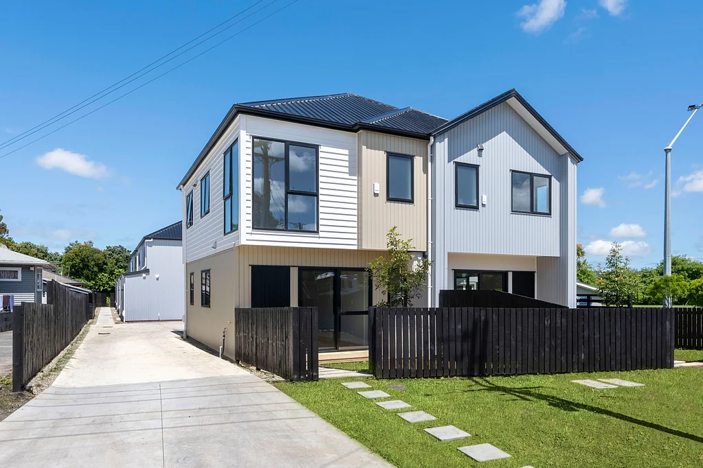 2/18 Albert Road, Kelston, Waitakere City, Auckland