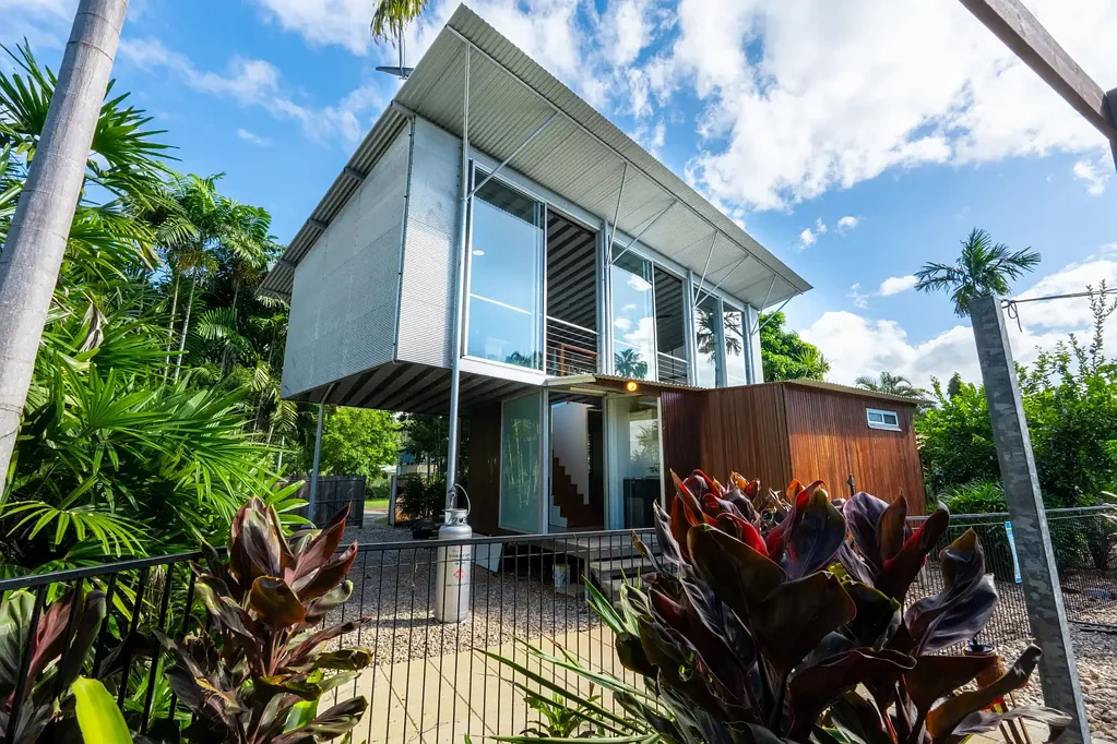 Holloways Beach 2Habitaciones Architecturally Designed | 5min Walk To The Beach | Bright & Breezy Interiors