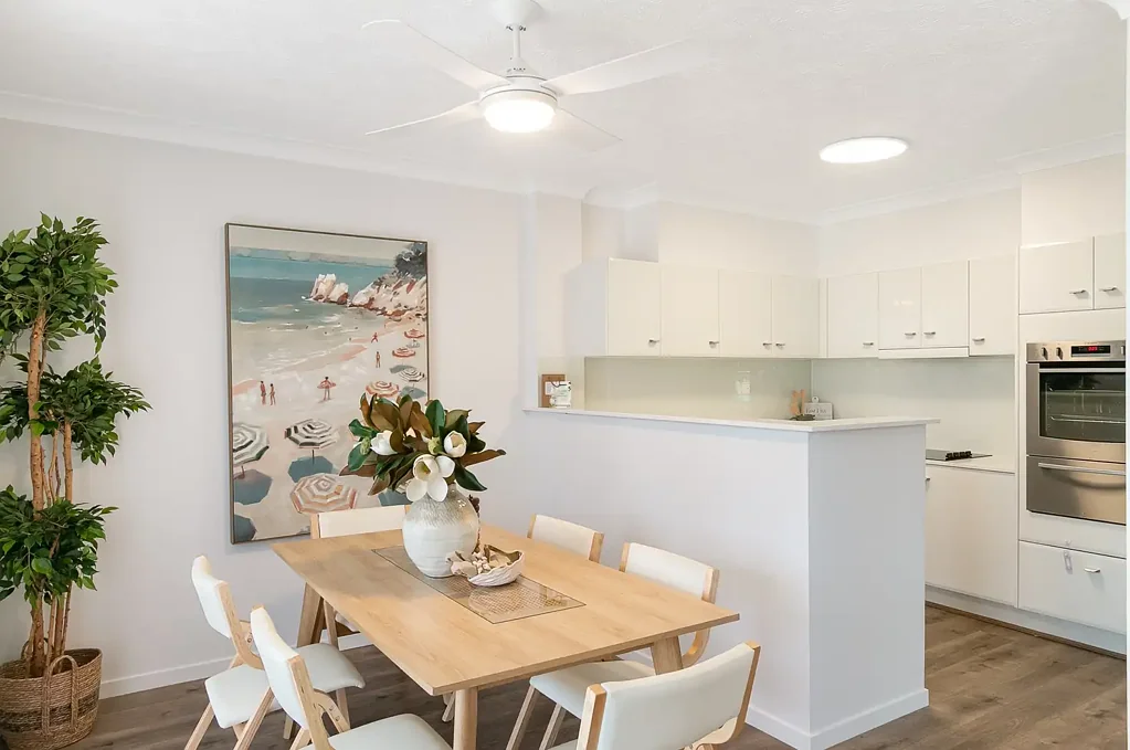 Coolangatta 2房  Lifestyle and Investment Potential in Prime Rainbow Bay Location