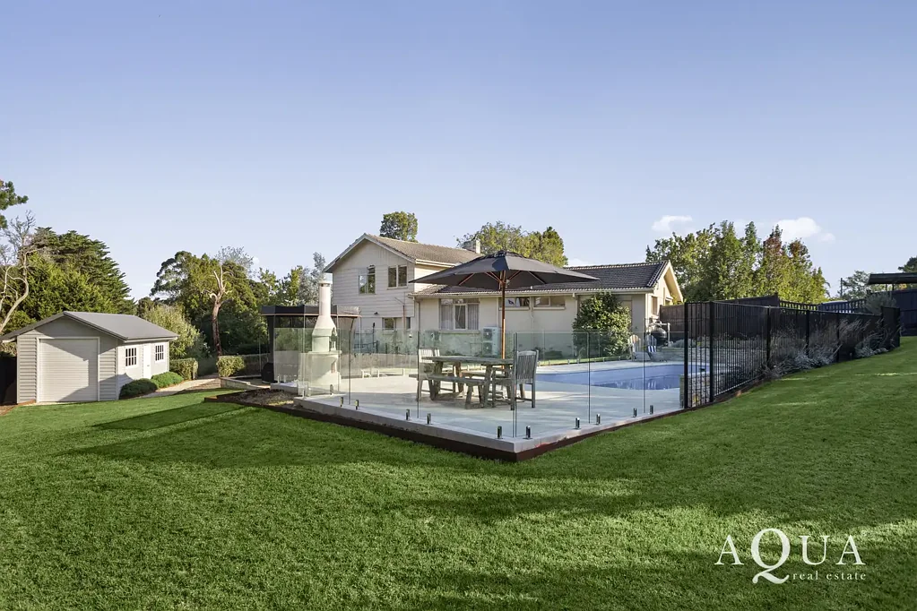 Mount Eliza 5Moenga ~ Golden Mile Prestige With Space, Privacy & Potential ~