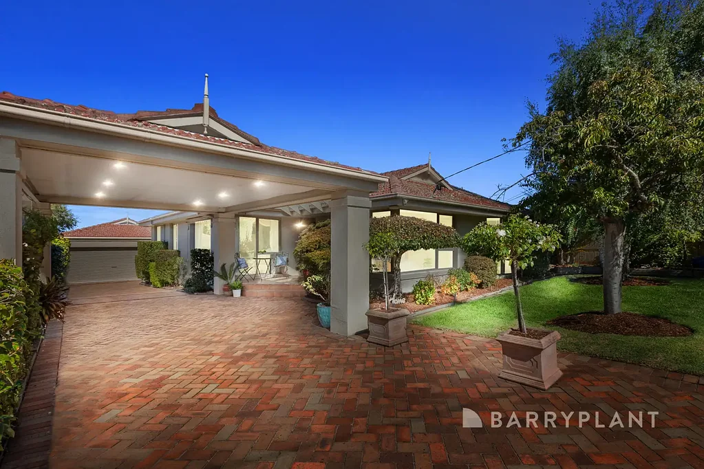 33 Summit Crescent, Glen Waverley, VIC 3150