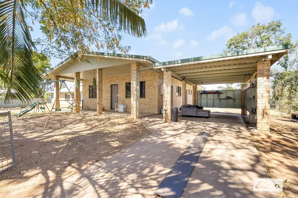 27 Martin Place, Emerald, QLD 4720