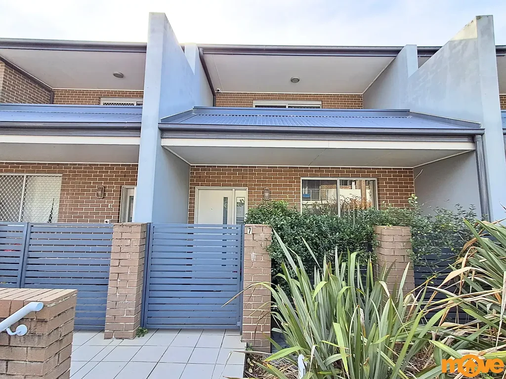 Spacious & Modern 3-Bedroom Townhouse