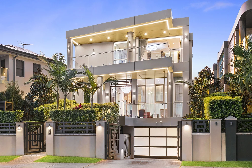 Russell Lea 4chambre "Welcome to Lumina" Architectural Luxury with Spectacular Sydney Skyline & Water Views