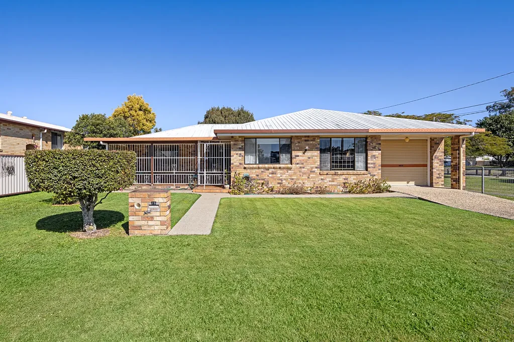 Redcliffe 3غرفة نوم Low Set Brick Home, Opposite Parkland - Only Minutes to Waterfront
