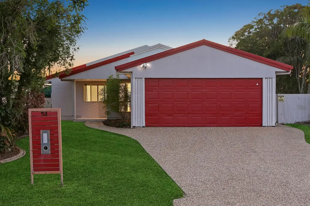 Norman Gardens 3ห้องนอน Lowset Family home with New kitchen & Multiple Living Areas