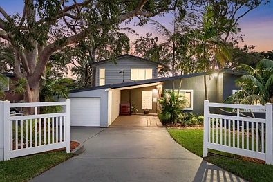 Bateau Bay 4房  Family Comfort with a Lush Bateau Bay Backdrop