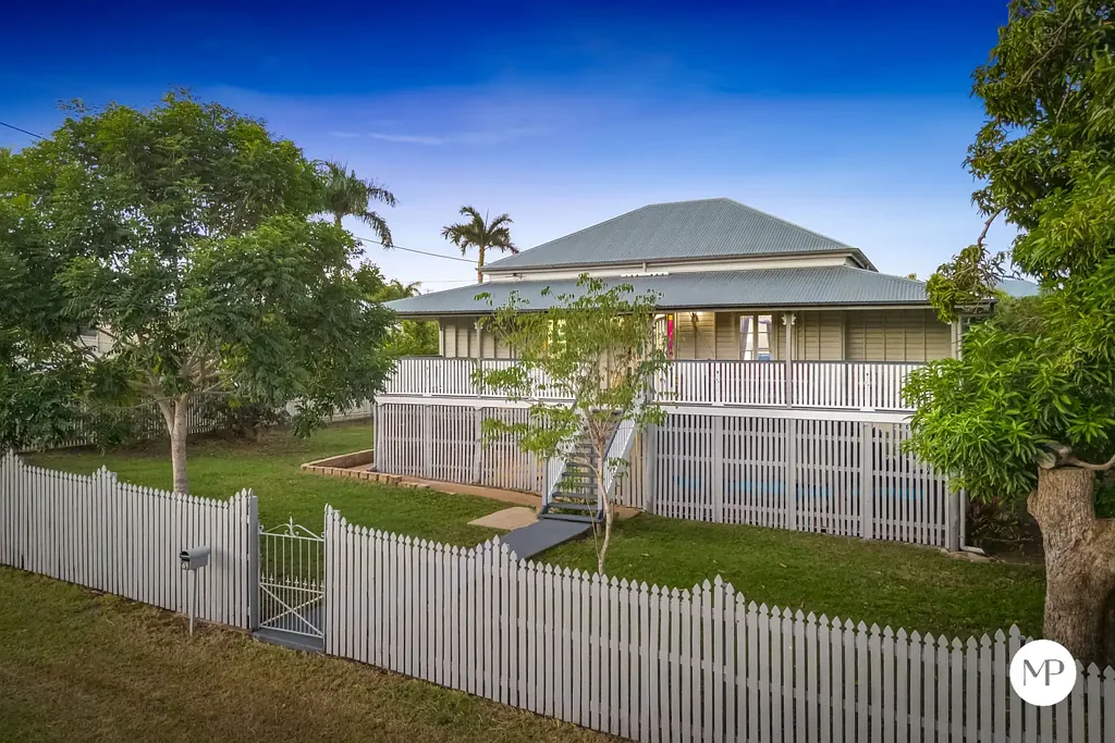 The Range 4ห้องนอน A Grand Queenslander with Space for the Whole Family!