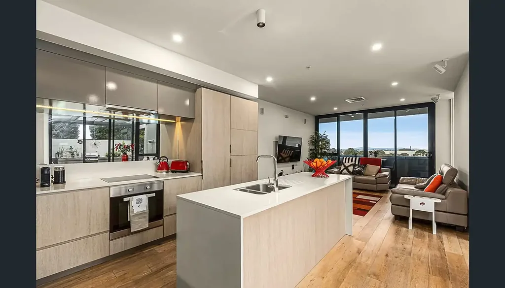 Beautifully designed - 2 BED, 2 BATH & 2 CARS- CLOSE TO HIGHPOINT
