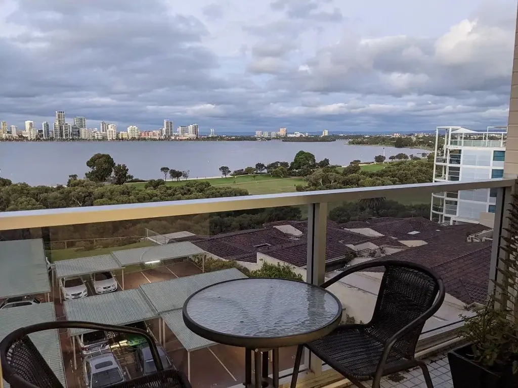 Uninterrupted views over the Swan River and City Landscape