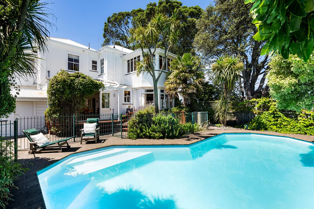 Napier Hill 5房  Bluff Hill, Character Villa, Sea View, pool