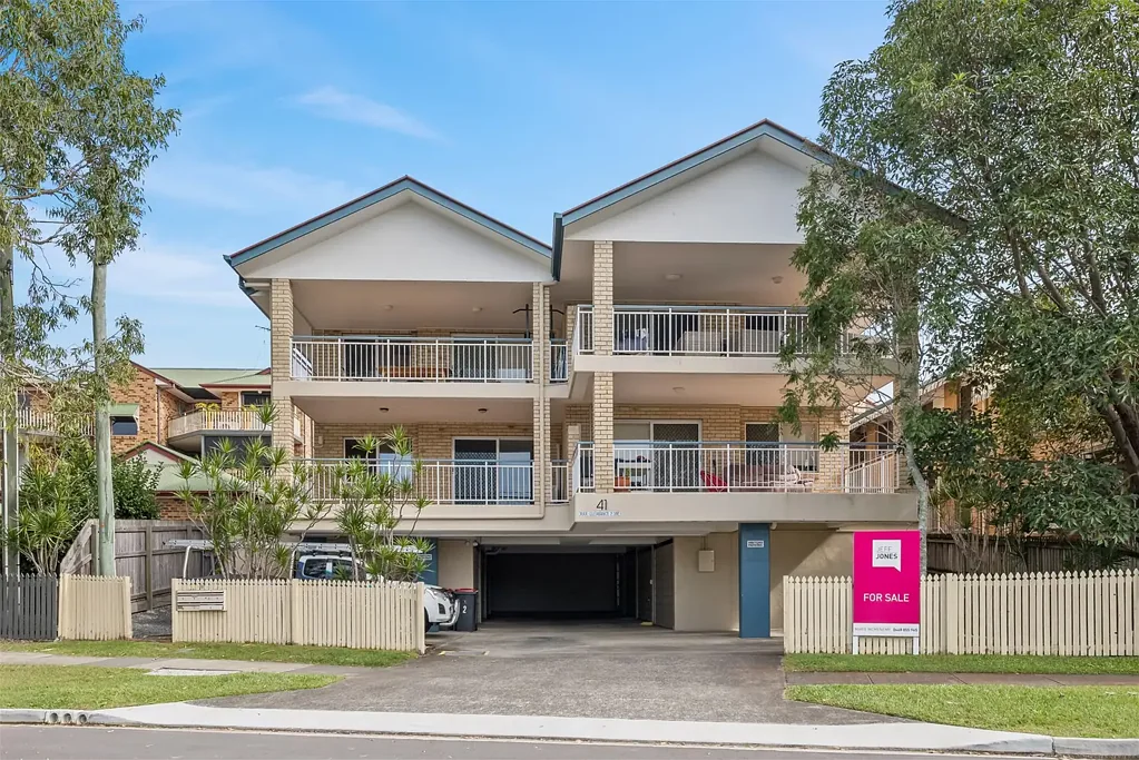 Fresh First Floor Apartment in Prime Coorparoo Location