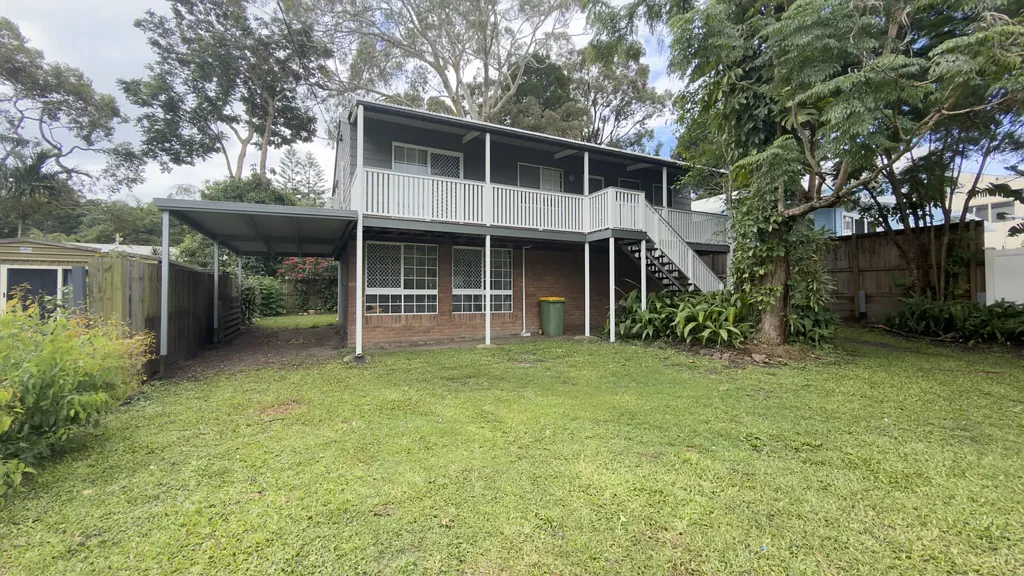Close to ferry and cafes