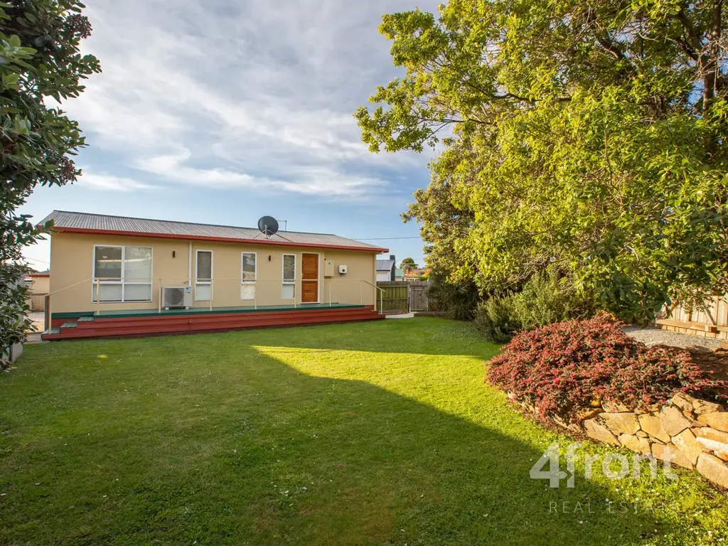 East Devonport 3બેડરૂમ Renovated, styled, and finished — inside and out
