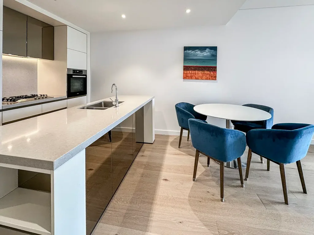 Sydney 1房 东向天际线景 Miele电器 宽敞阳台 游泳池健身房 步行轻轨商圈 Sophisticated One-Bedroom Apartment in Darling North