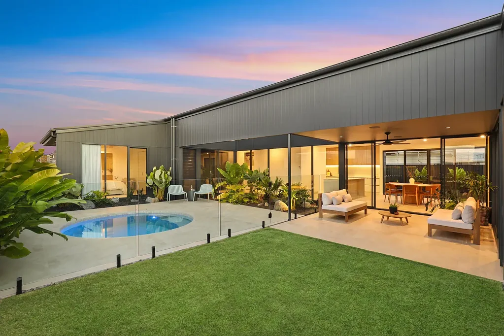 Pelican Waters 4 Bedroom Luxury designer residence