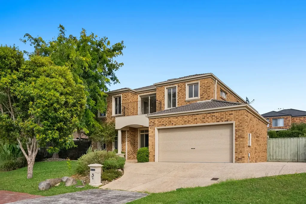 8 Mcnair Court, Berwick, VIC 3806