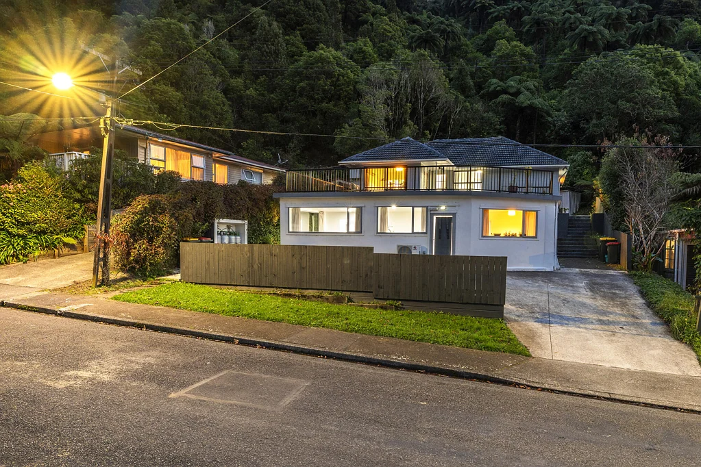 Wainuiomata 5房  The complete package in Sunny Grove