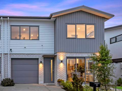 Manurewa 5房  FLETCHER BUILT & ROAD FRONTAGE - MUST SEE