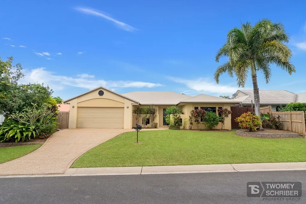 Spacious Home with Pool in Forest Gardens