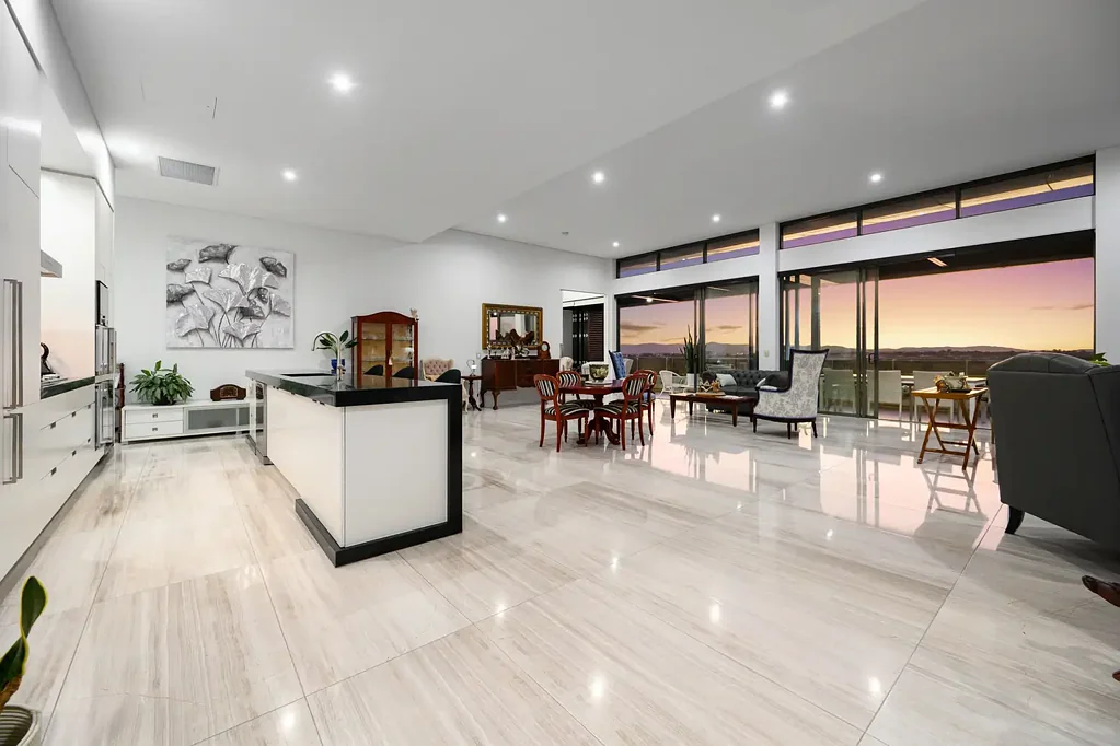 Paradise Point 4 Bedroom Luxurious 369m2 single level Penthouse.