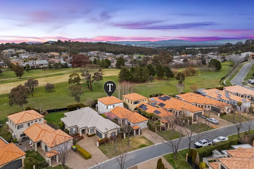 Nicholls 4 Slaapkamer Stunning Townhouse with Ground-Floor Main Bedroom