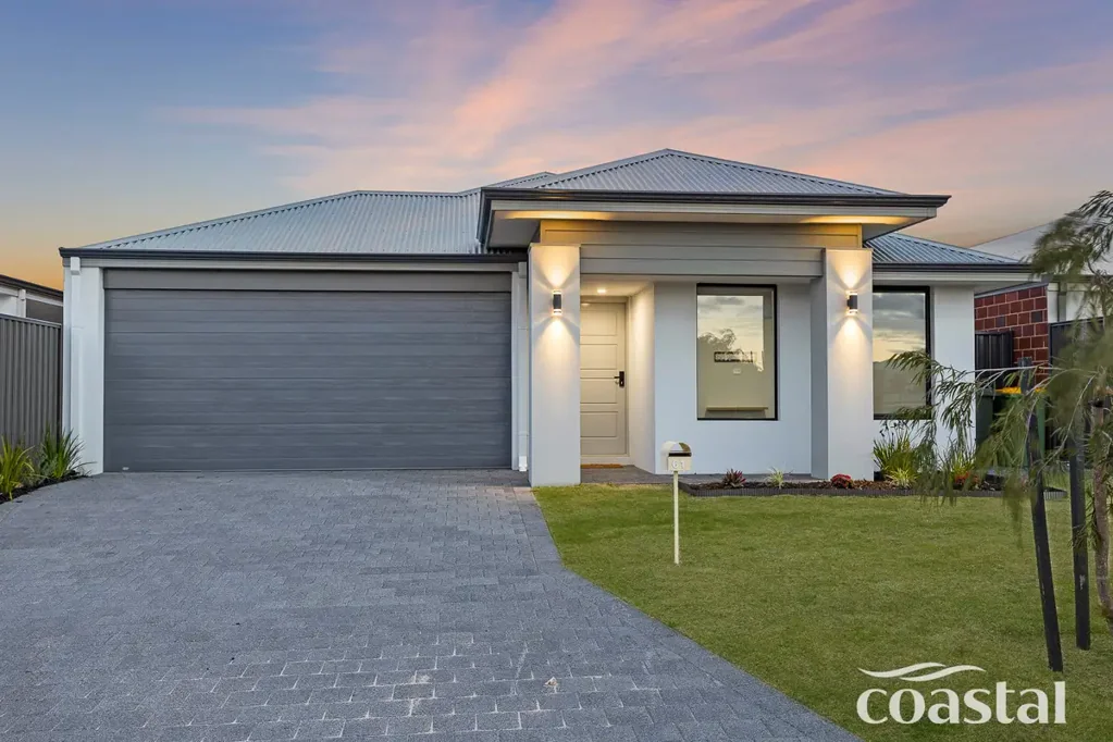 Madora Bay 4房  Beachside Beauty – Near-New Home with Designer Finishes