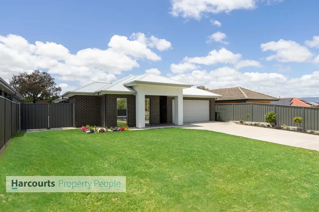 14 Warburton Road, Valley View, SA 5093