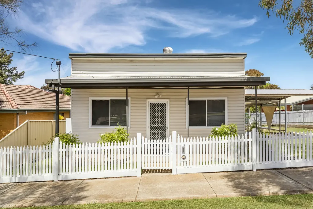 Modern cottage close to central Bendigo.