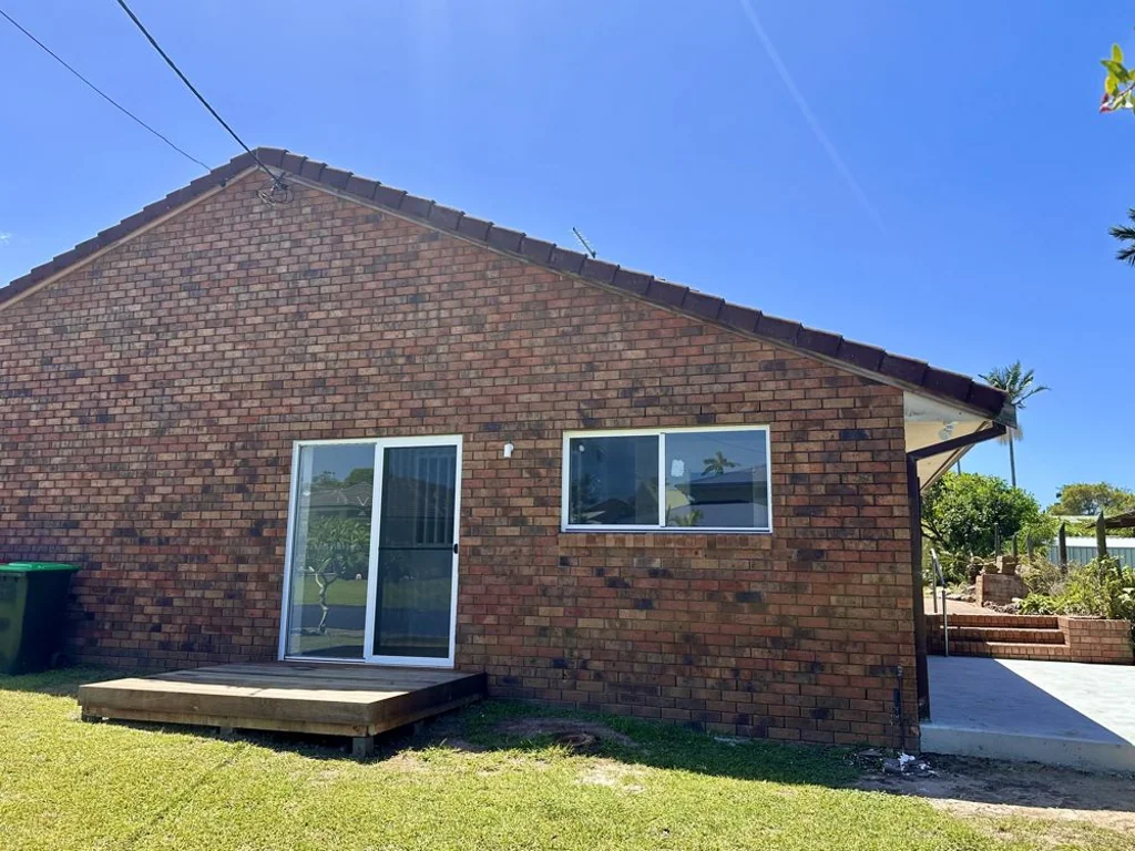 Fully Renovated Fully Self Contained Studio Inc Water And Power