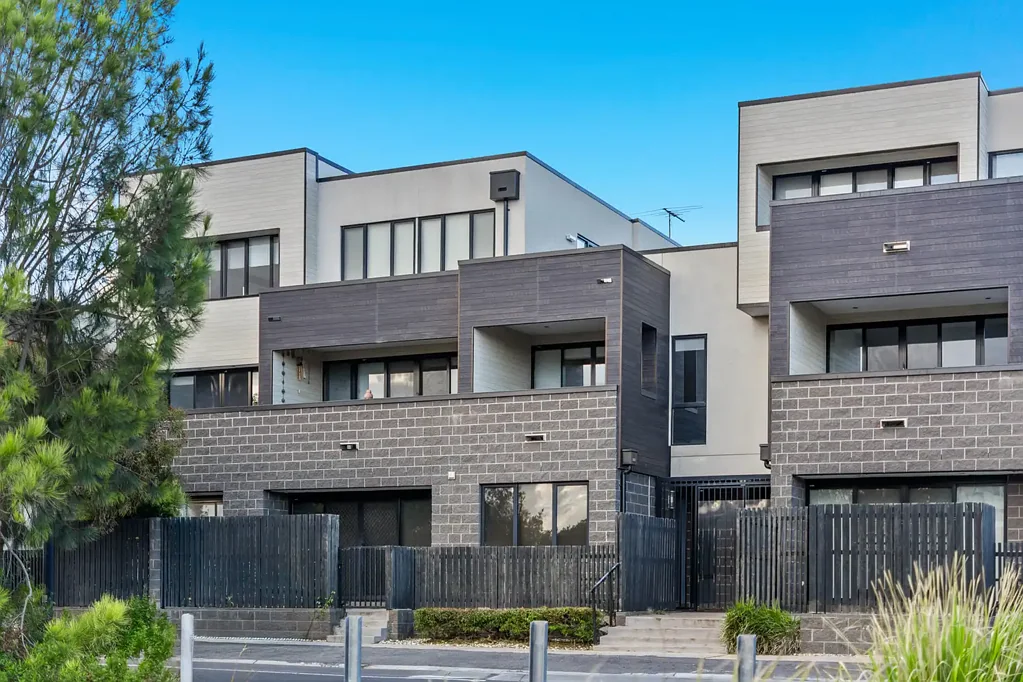 Caroline Springs 2 Bedroom Affordable and Ultra Convenient Lakeside Living Featuring a Stunning Outdoor Alfresco with Lake Views!