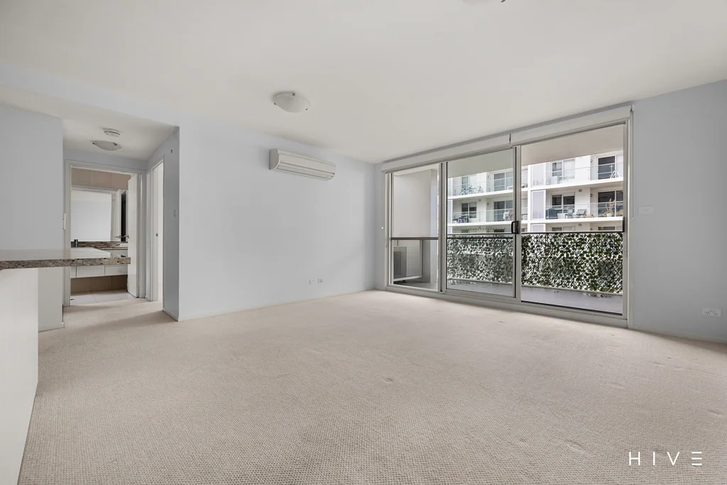 Belconnen One bedroom, in one ideal location.