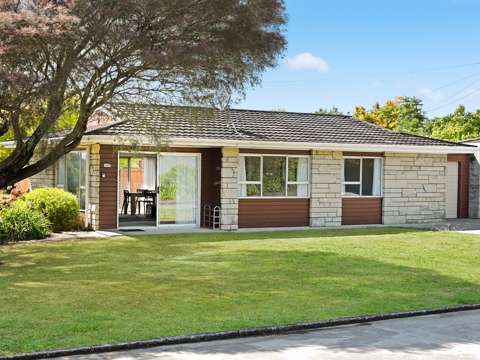 Hillcrest 2房  Low Maintenance, Prime Location