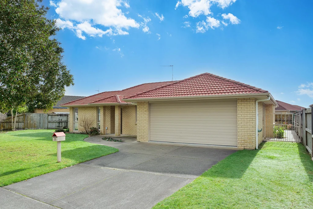Papamoa 3Phòng ngủ Timeless, Solid, Spacious - Ready for New Owners!