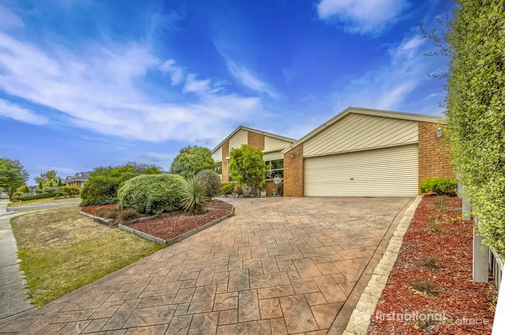 Morwell 5房  Immaculate Family Living in a Premier Heritage Manor Setting!