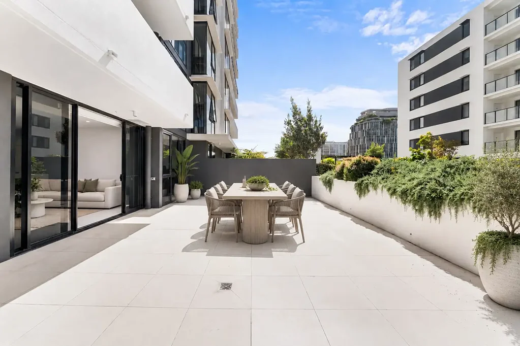 Maroochydore 2Zimmer Modern Coastal Comfort with an Outdoor Terrace Built for Entertaining