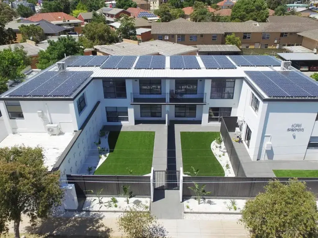 REFURBISHED AND ULTRA MODERN APARTMENTS PERFECTLY LOCATED & READY TO MOVE IN!