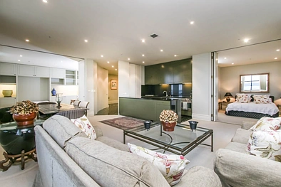 Endean Building - Stunning Character Apt - Glo...