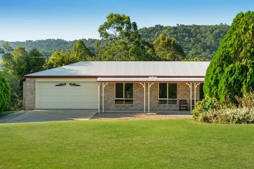 King Scrub 4房  私人Dayboro地块，拥有山景与卓越的生活方式吸引力  Private Dayboro Acreage with Mountain Views & Exceptional Lifestyle Appeal