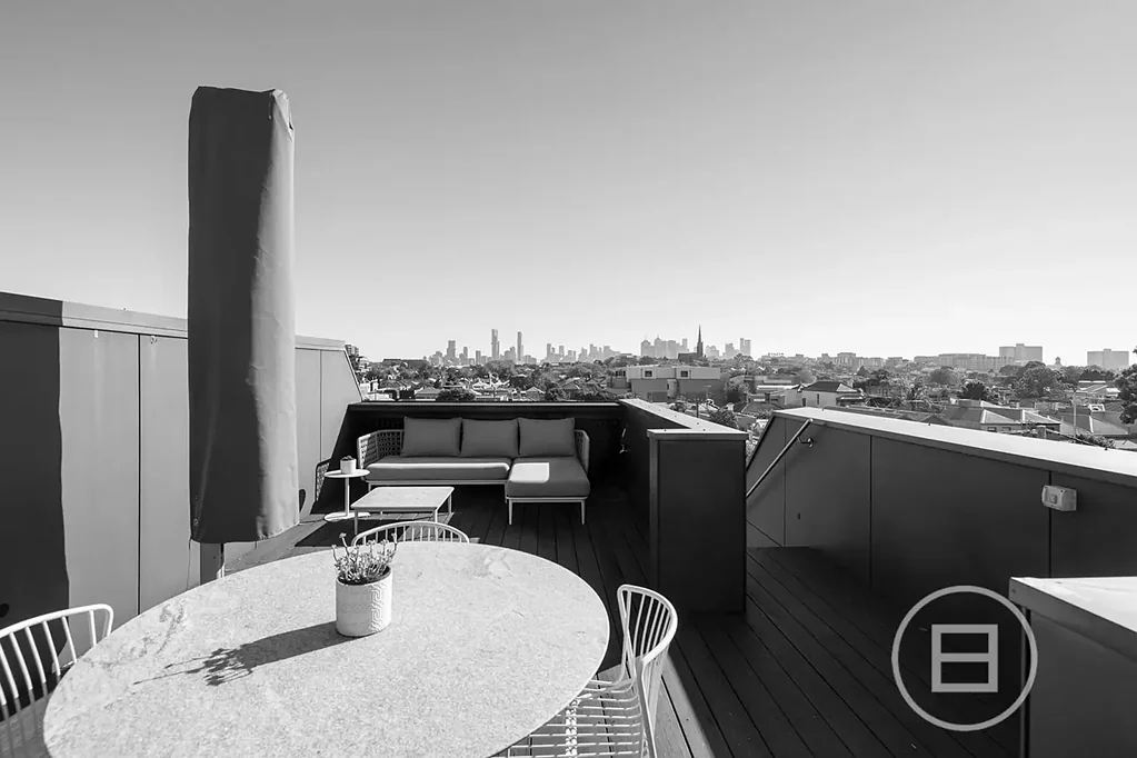 Richmond 3房 屋顶娱乐 城市景观 Miele电器 开放式布局 主套房套间 Richmond便捷生活 Private Auction