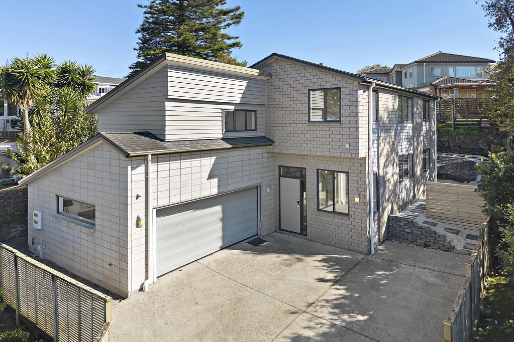 Onehunga 5ห้องนอน SUBSTANTIAL FAMILY LIVING: SLOPES OF ONE TREE HILL
