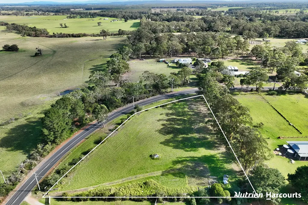 Woodside 2 Acres of Country Space with Coastal Convenience